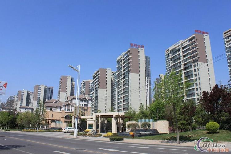 铝合金门窗工程案例解析 从选材到安装，打造高品质金属门窗工程